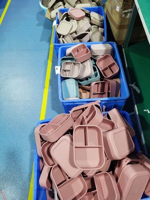 418g 누출 방지 어린이 학교 실리콘 점심 상자 뚜?? 이 있습니다. 친환경적이고 깨끗합니다.