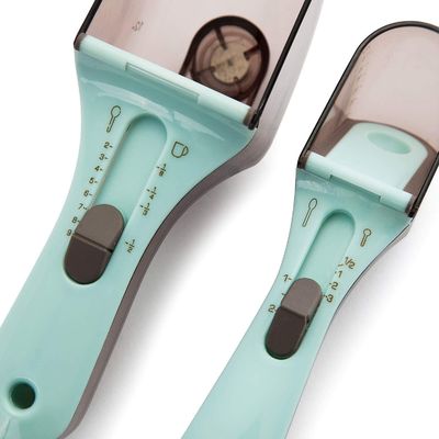 PP 물질 조정 가능한 디지털 측정 스푼과 스케일 플라스틱 측정 컵 18 * 7.5CM