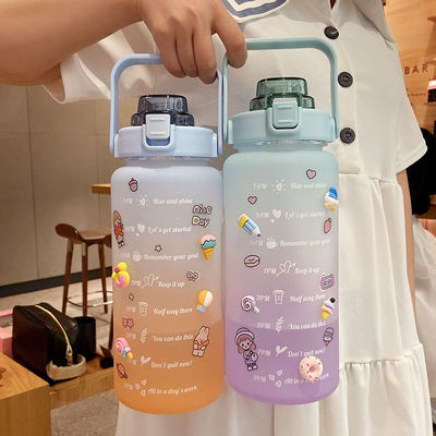 2L 동기화 시간 표시기 빨대와 스티커가 있는 물병
