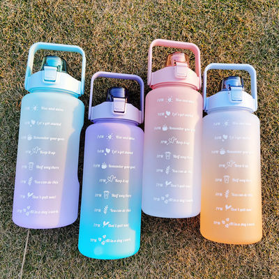2L 동기화 시간 표시기 빨대와 스티커가 있는 물병