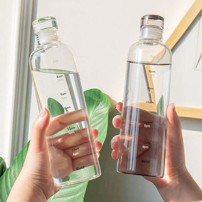 미니멀리즘 디자인 스타일 500ml BPA 없는 보로실리케이트 유리 물병 시간 표시기와 함께